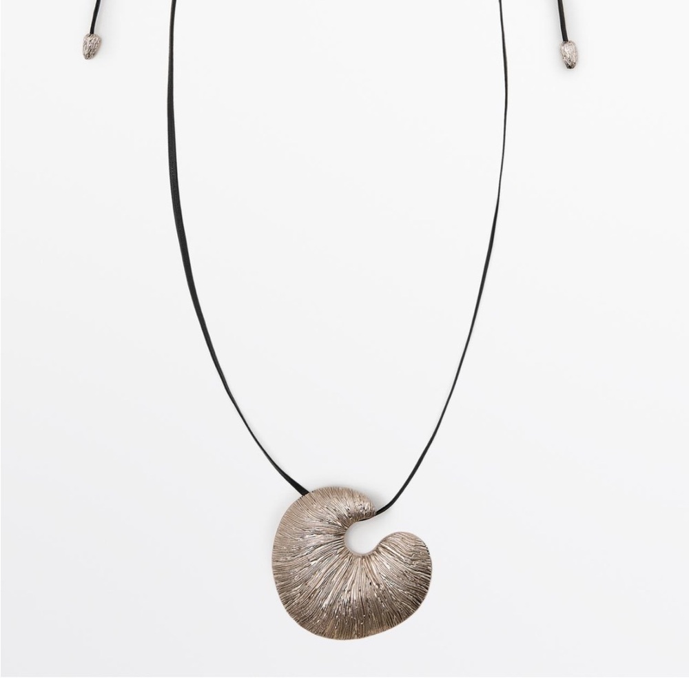 Massimo Dutti Black Pendant Necklace
